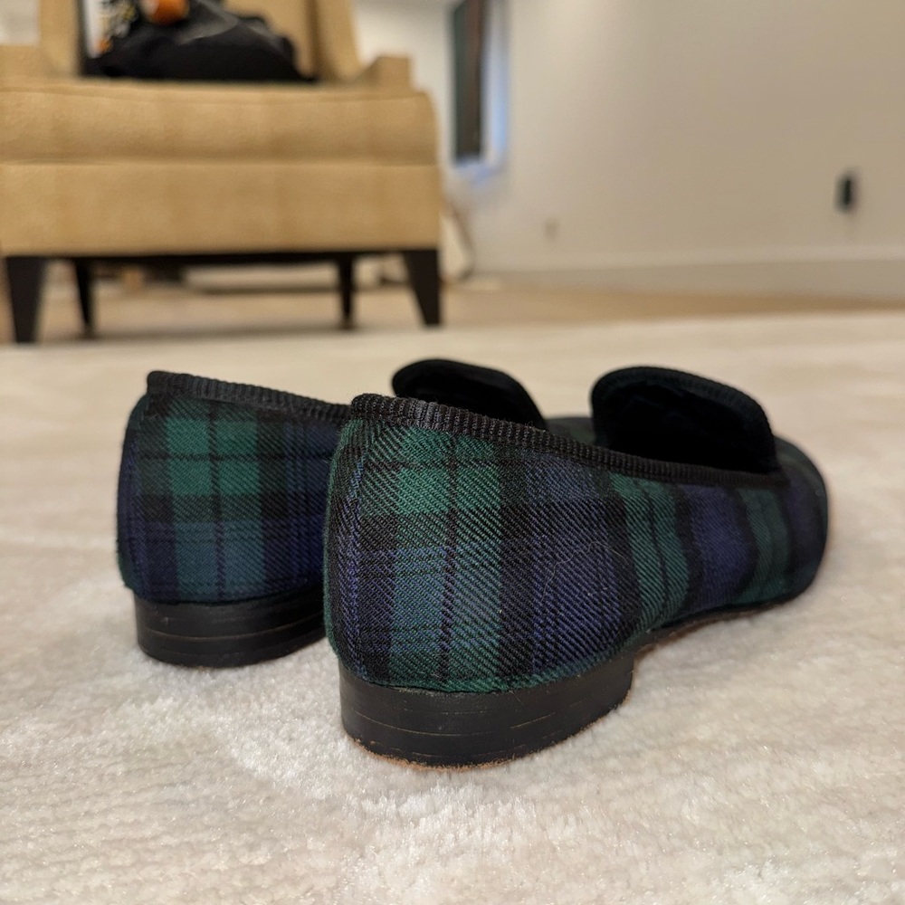 Elegant Plaid Loafers in Black and Green - Picture 8 of 15